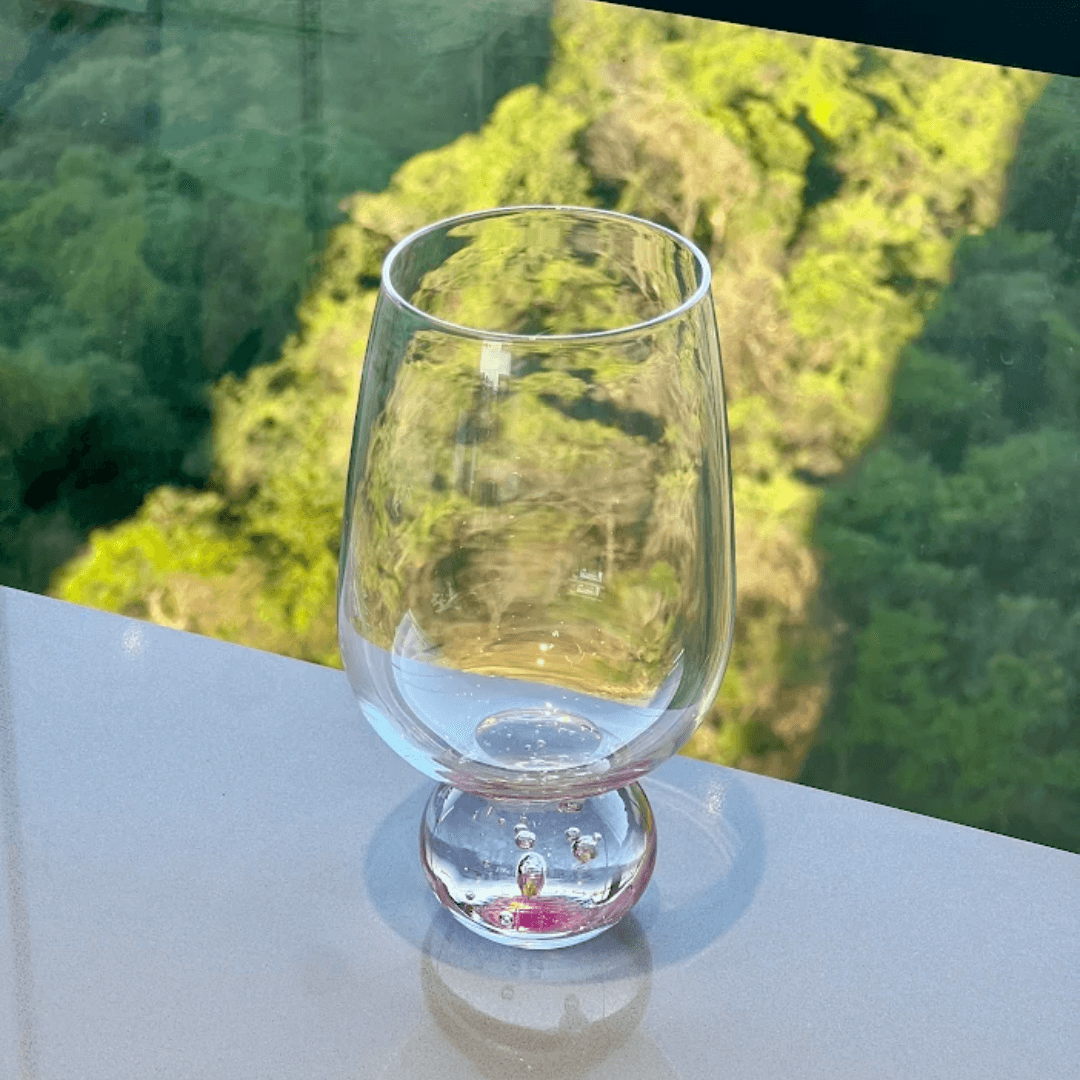Taça Copo para Vinho Vidro com Base Esfera Transparente e Rosa 540ml