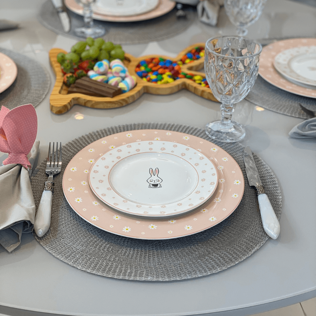 Prato de Sobremesa Pascoa com Coelho Branco e Rosa 19cm