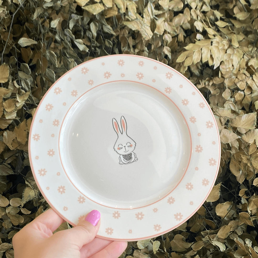 Prato de Sobremesa Pascoa com Coelho Branco e Rosa 19cm