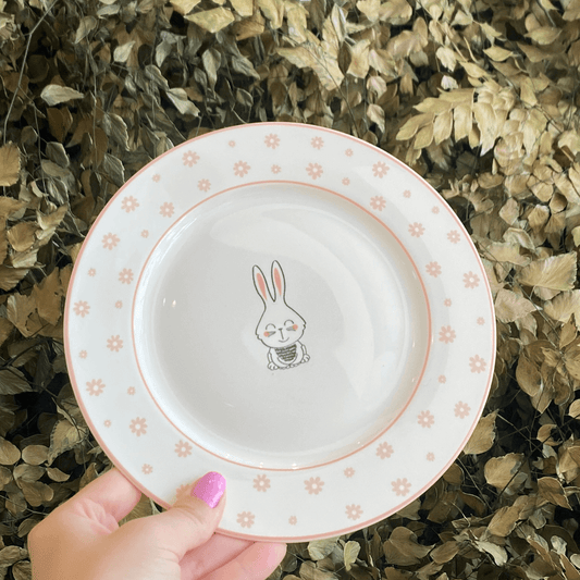 Prato de Sobremesa Pascoa com Coelho Branco e Rosa 19cm