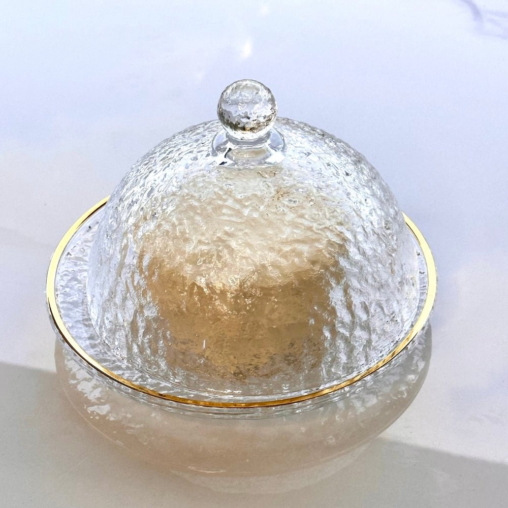 Queijeira Cristal de Chumbo Martelado Petra com Tampa e Borda Dourada 19,5cm