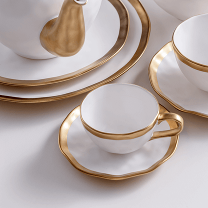 Xícara de Chá com Pires em Porcelana Dubai Branco e Dourado 200ml